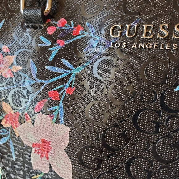 SOLD Guess Black Floral Tote Bag and Wristlet S… - Picture 3 of 6